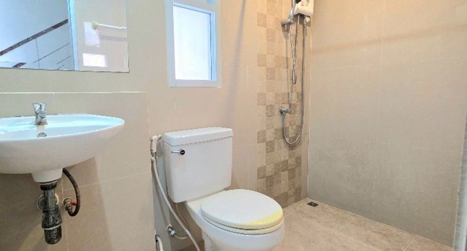 For sale 3 bedrooms townhouse in Si Racha, Chonburi
