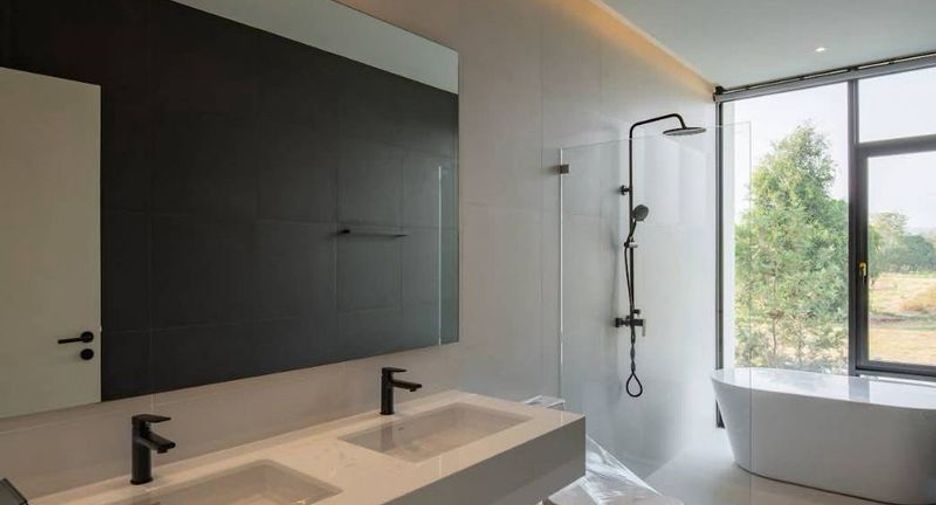 For rent 4 bedrooms villa in Hang Dong, Chiang Mai