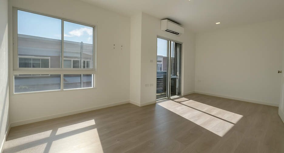 For sale 3 bedrooms townhouse in Mueang Samut Prakan, Samut Prakan