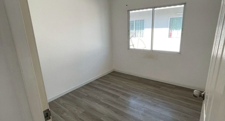 For sale 3 bedrooms townhouse in Mueang Samut Prakan, Samut Prakan