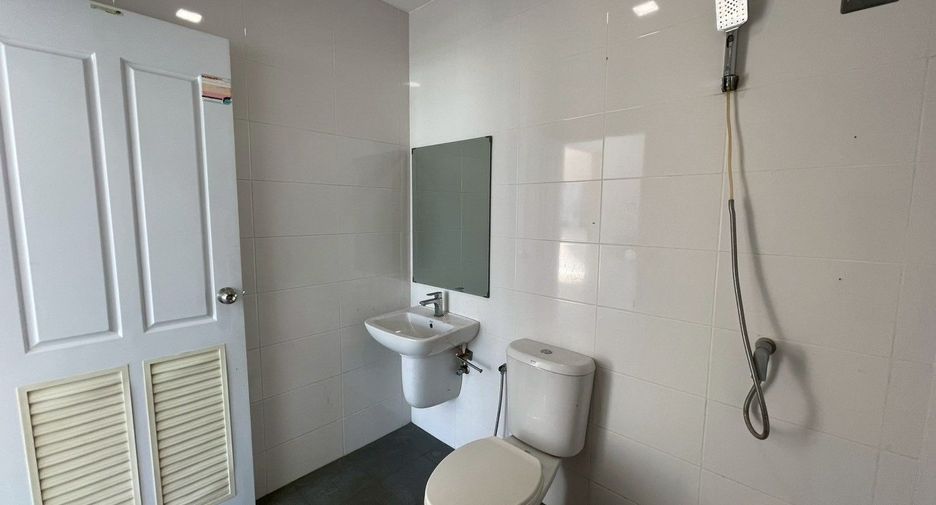 For sale 3 bedrooms townhouse in Mueang Samut Prakan, Samut Prakan