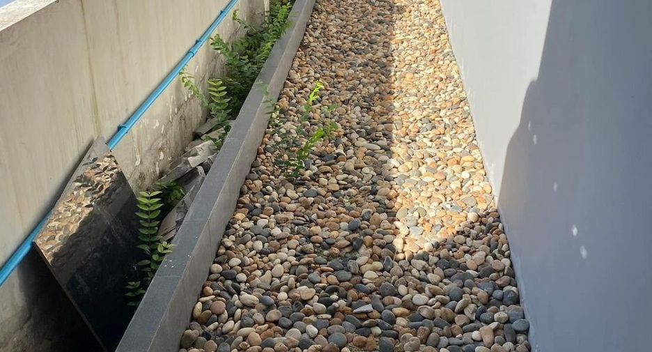 For sale 3 bedrooms townhouse in Mueang Samut Prakan, Samut Prakan