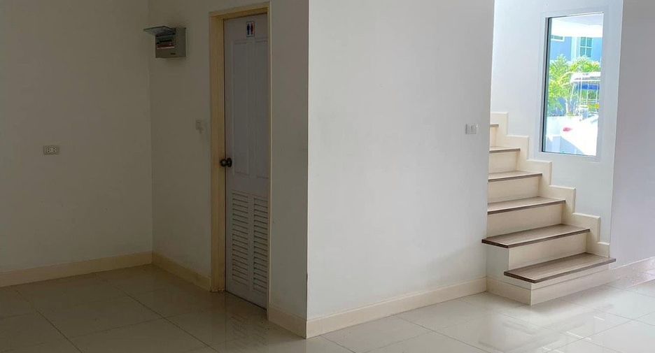 For sale 3 bedrooms townhouse in Mueang Samut Prakan, Samut Prakan