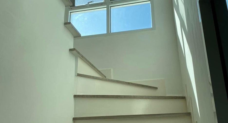 For sale 3 bedrooms townhouse in Mueang Samut Prakan, Samut Prakan