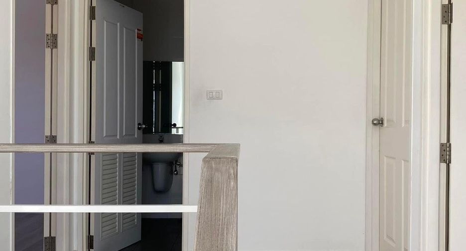 For sale 3 bedrooms townhouse in Mueang Samut Prakan, Samut Prakan