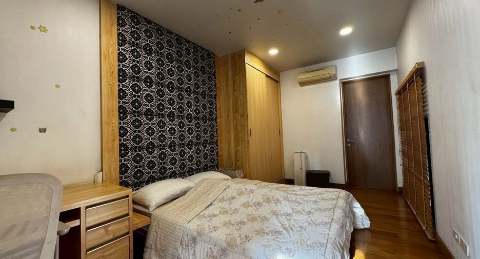 For rent 4 bedrooms house in Khlong Toei, Bangkok