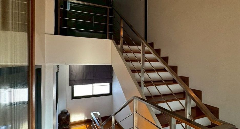 For rent 4 bedrooms house in Khlong Toei, Bangkok