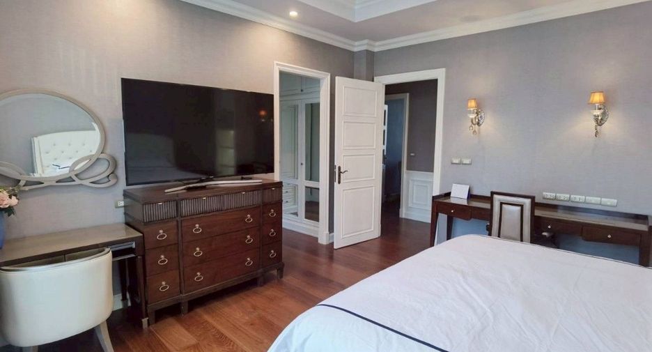 À louer 2 chambres appartement avec services à Watthana, Bangkok