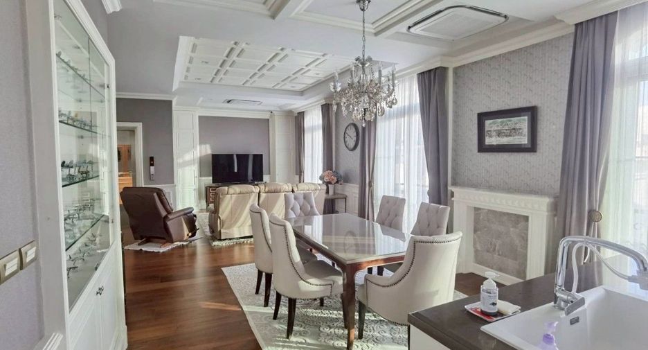 À louer 2 chambres appartement avec services à Watthana, Bangkok