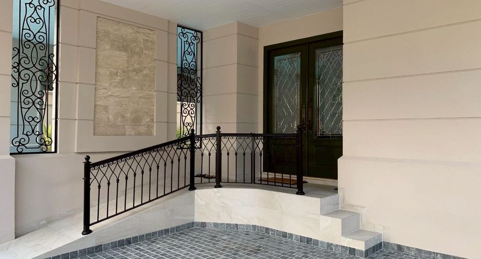 À louer 2 chambres appartement avec services à Watthana, Bangkok