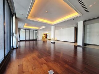For rent 4 bedrooms apartment in Watthana, Bangkok