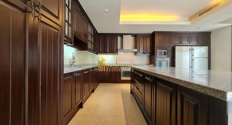 For rent 4 bedrooms apartment in Watthana, Bangkok