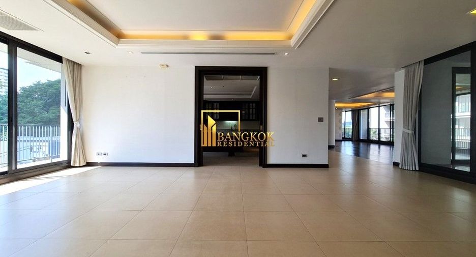 For rent 4 bedrooms apartment in Watthana, Bangkok