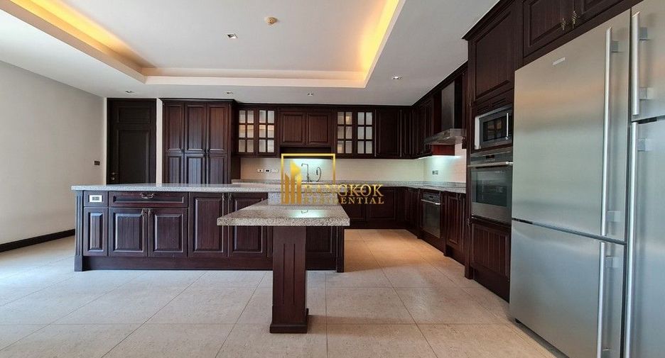 For rent 4 bedrooms apartment in Watthana, Bangkok