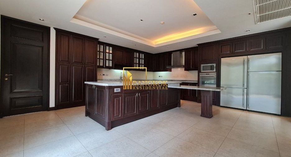 For rent 4 bedrooms apartment in Watthana, Bangkok