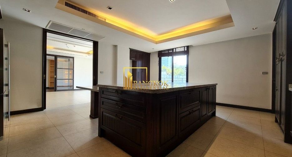 For rent 4 bedrooms apartment in Watthana, Bangkok