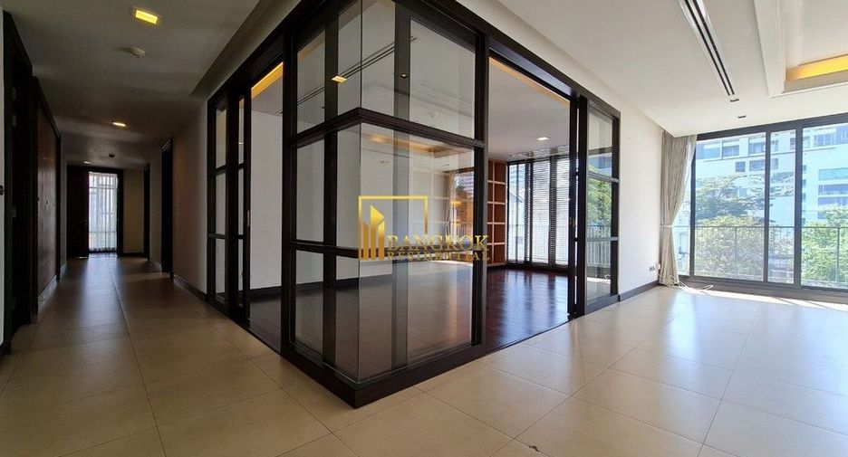 For rent 4 bedrooms apartment in Watthana, Bangkok