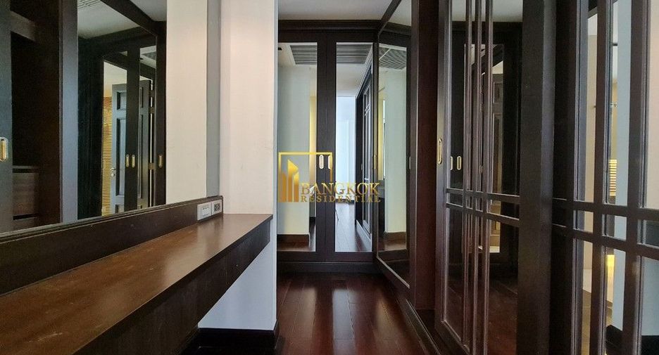 For rent 4 bedrooms apartment in Watthana, Bangkok