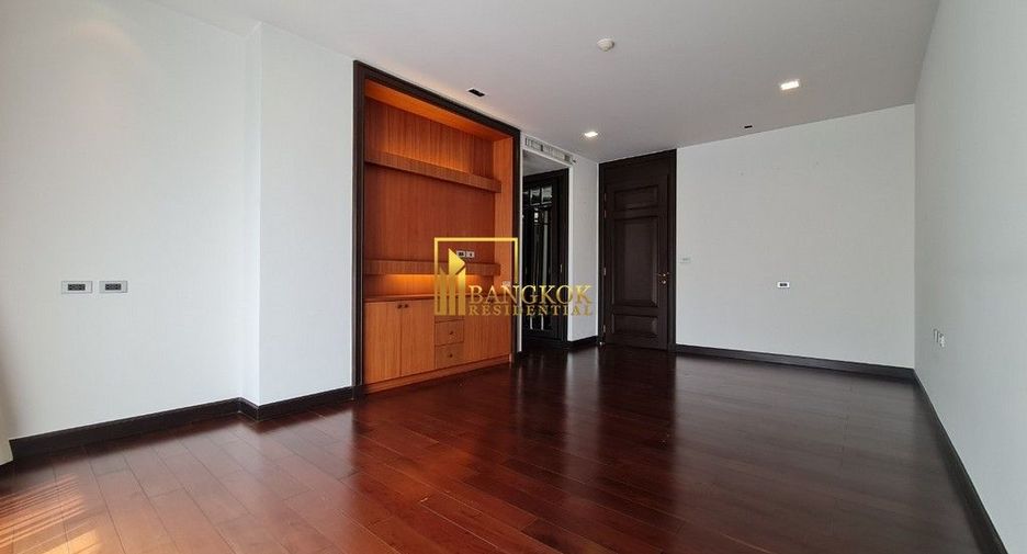 For rent 4 bedrooms apartment in Watthana, Bangkok
