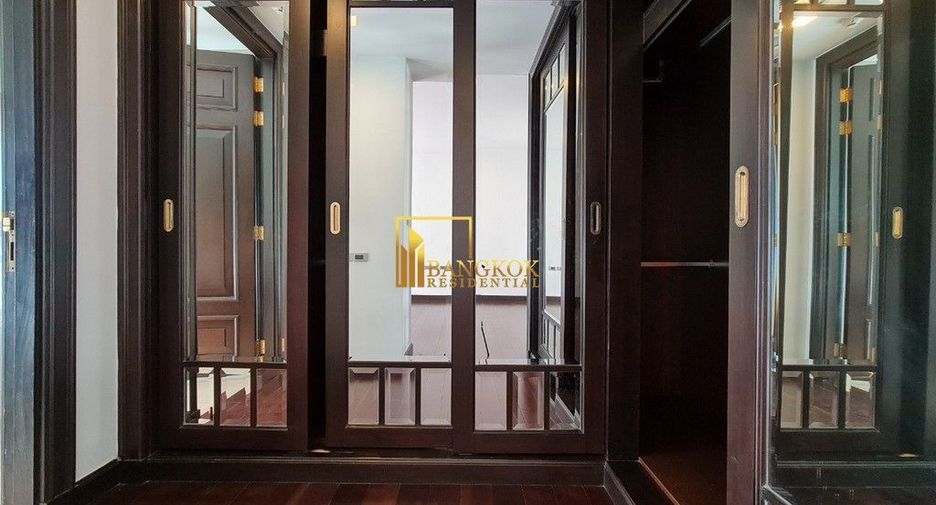 For rent 4 bedrooms apartment in Watthana, Bangkok