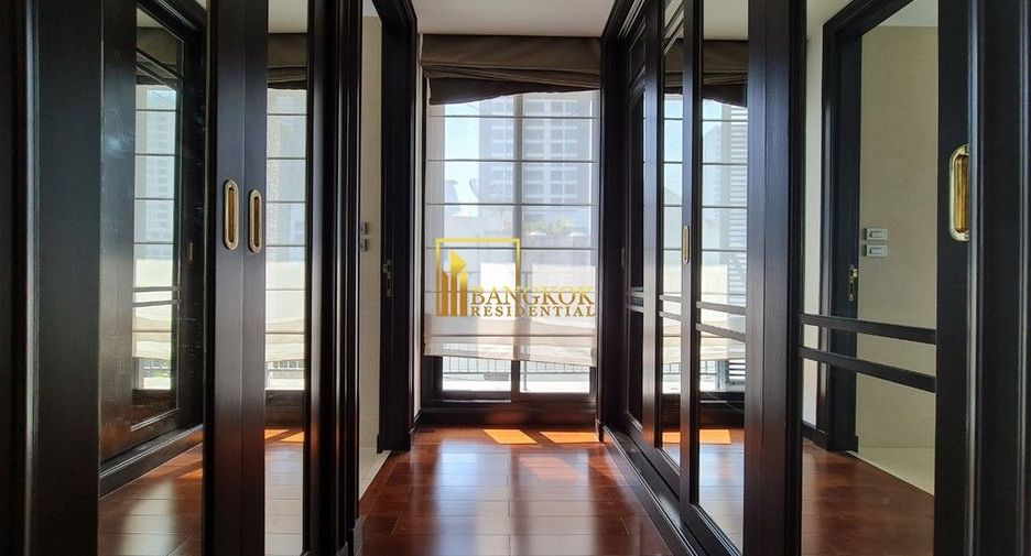 For rent 4 bedrooms apartment in Watthana, Bangkok