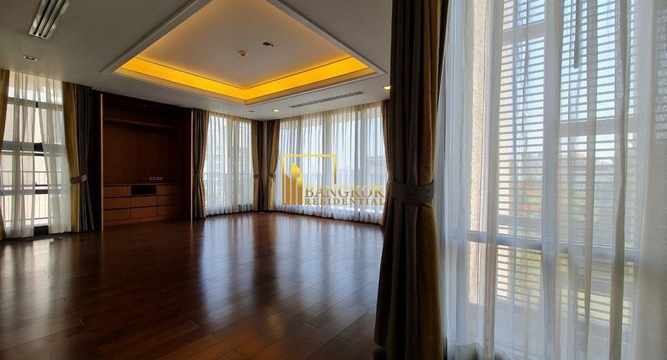 For rent 4 bedrooms apartment in Watthana, Bangkok