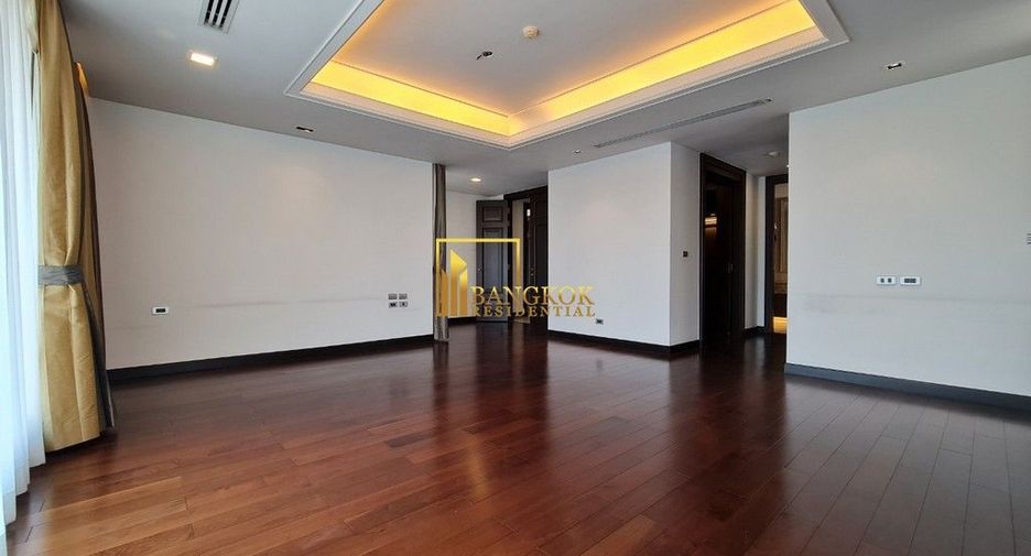 For rent 4 bedrooms apartment in Watthana, Bangkok