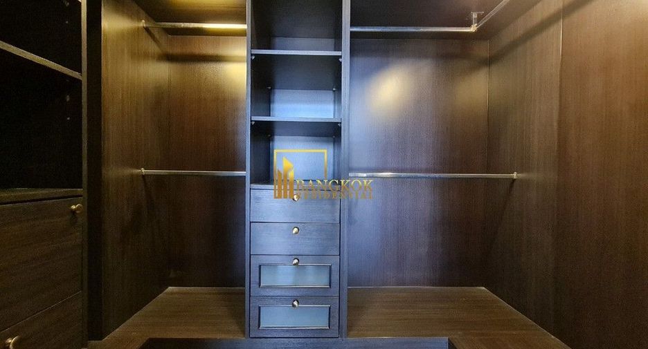 For rent 4 bedrooms apartment in Watthana, Bangkok