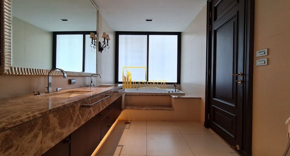 For rent 4 bedrooms apartment in Watthana, Bangkok