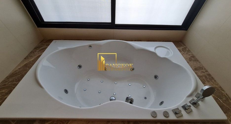 For rent 4 bedrooms apartment in Watthana, Bangkok