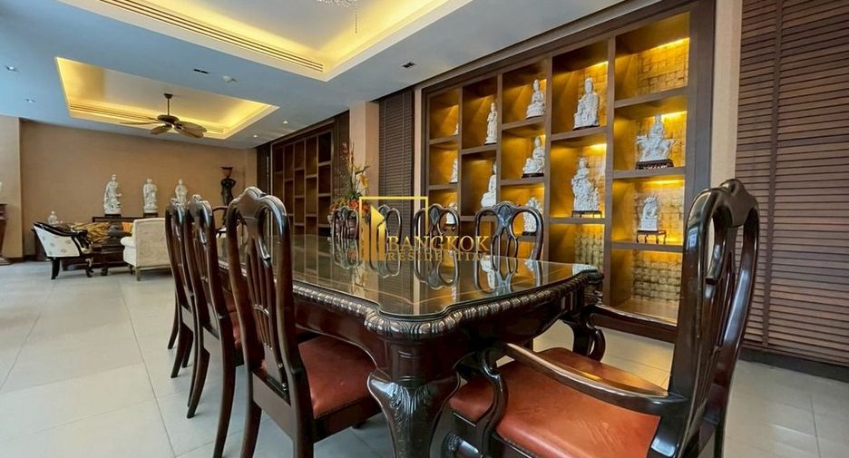 For rent 4 bedrooms apartment in Watthana, Bangkok