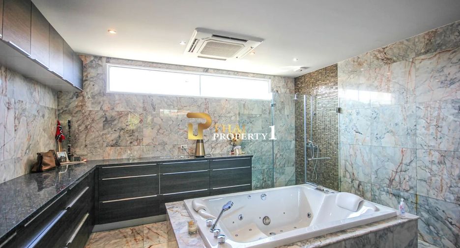 For sale 5 bedrooms villa in Hua Hin, Prachuap Khiri Khan