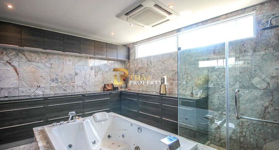 For sale 5 bedrooms villa in Hua Hin, Prachuap Khiri Khan