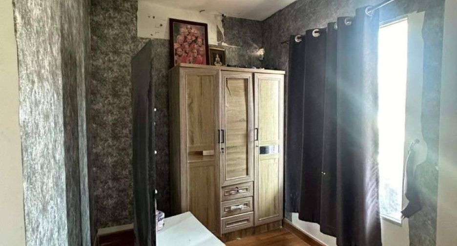 À vendre 3 chambres maison de ville à Si Racha, Chonburi