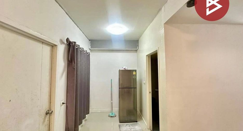À vendre 3 chambres maison de ville à Si Racha, Chonburi