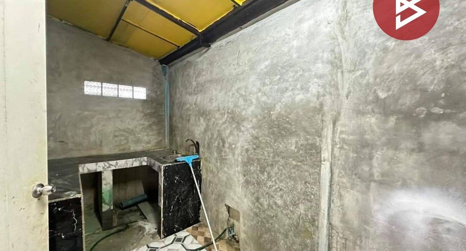 À vendre 3 chambres maison de ville à Si Racha, Chonburi