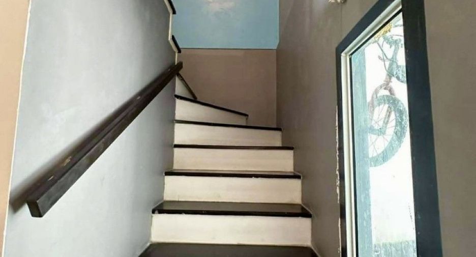 À vendre 3 chambres maison de ville à Si Racha, Chonburi