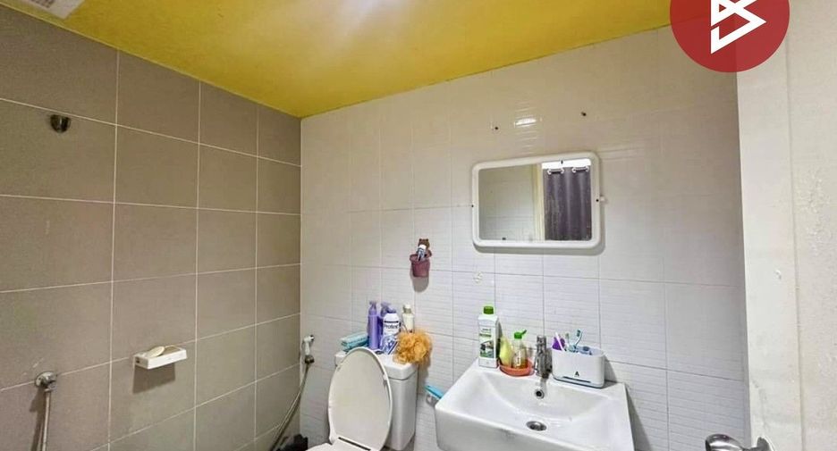 À vendre 3 chambres maison de ville à Si Racha, Chonburi