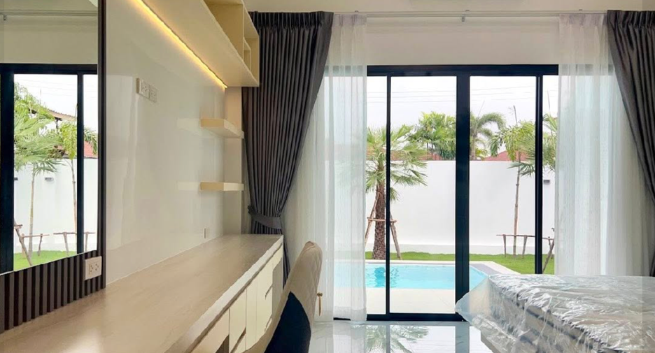 For sale 3 bedrooms villa in Bang Lamung, Chonburi