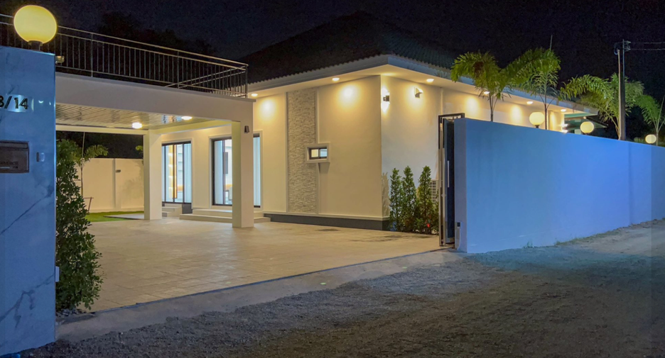 For sale 3 bedrooms villa in Bang Lamung, Chonburi