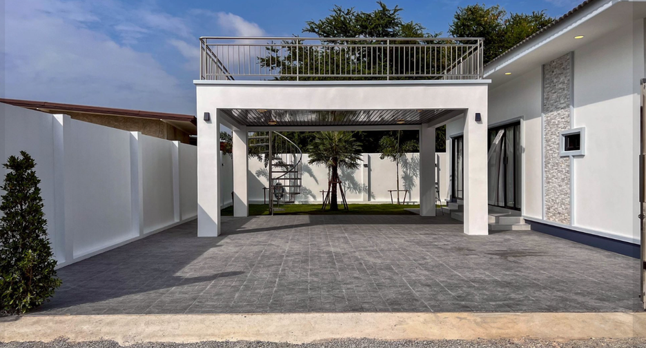 For sale 3 bedrooms villa in Bang Lamung, Chonburi