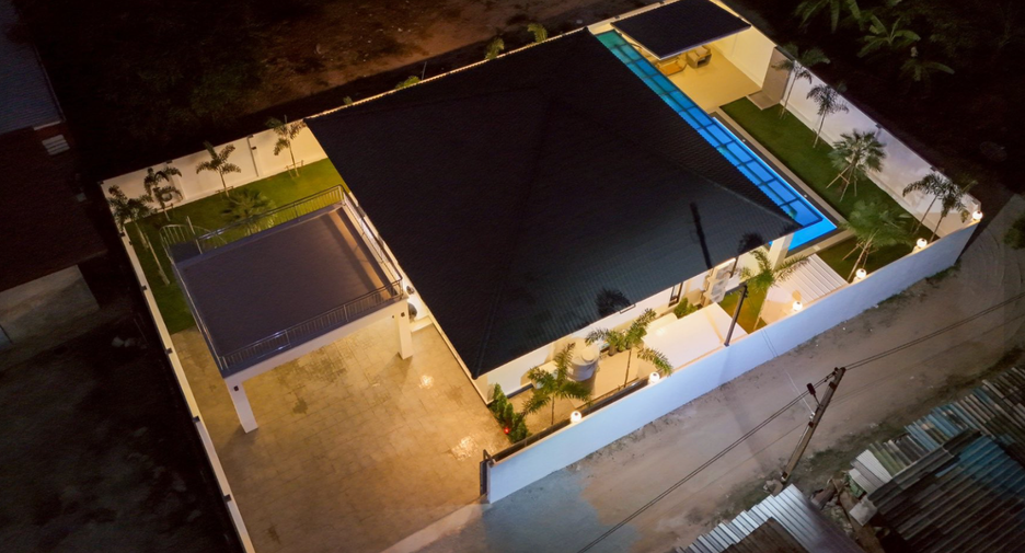For sale 3 bedrooms villa in Bang Lamung, Chonburi