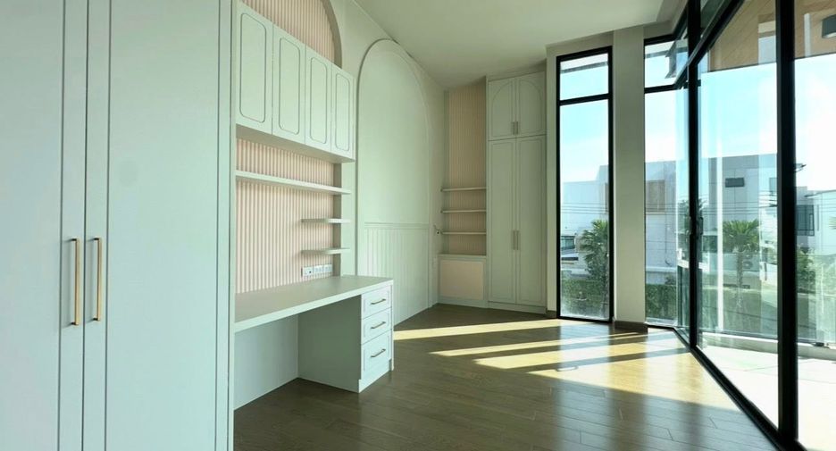Haus zum Kauf mit 5 Zimmer in Bang Khen, Bangkok