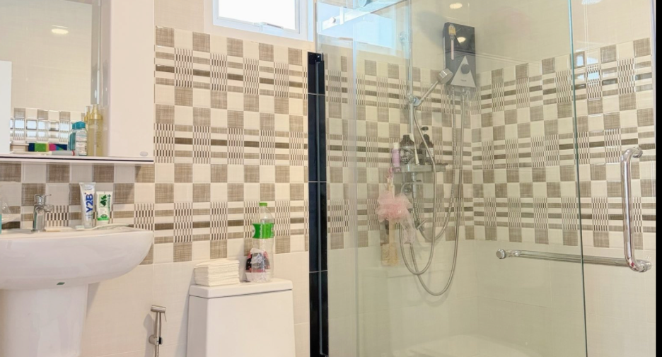 For sale 3 bedrooms villa in Bang Lamung, Chonburi