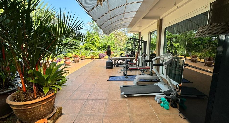 À vendre 4 chambres villa à Sattahip, Chonburi