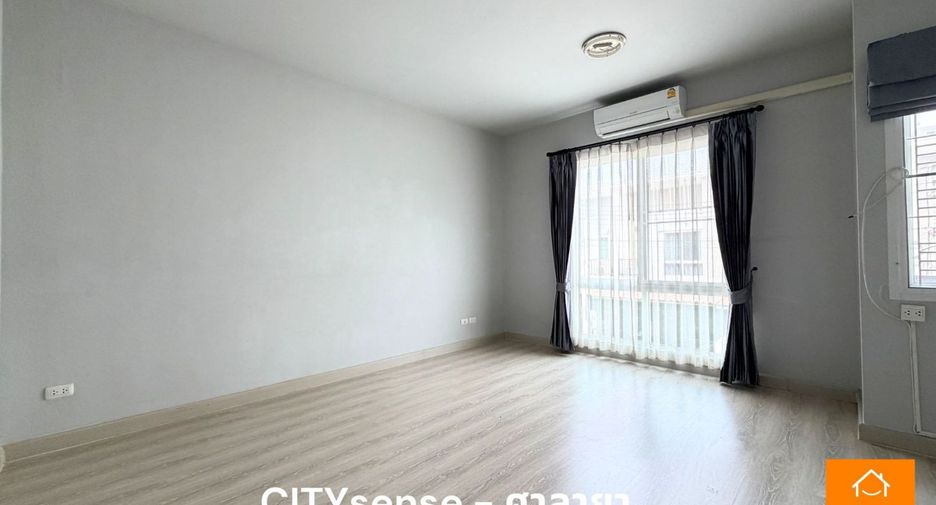 Casa adosada en venta de 2 habitaciones en Phutthamonthon, Nakhon Pathom