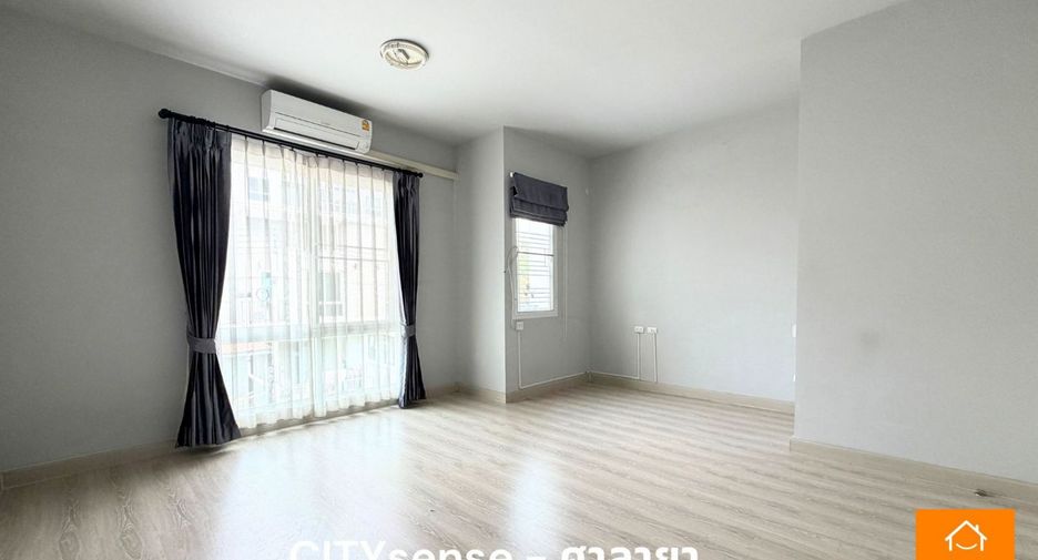 Casa adosada en venta de 2 habitaciones en Phutthamonthon, Nakhon Pathom