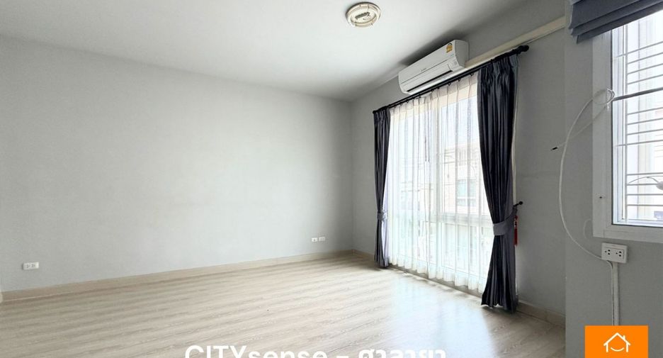 Casa adosada en venta de 2 habitaciones en Phutthamonthon, Nakhon Pathom