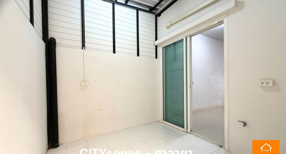 Casa adosada en venta de 2 habitaciones en Phutthamonthon, Nakhon Pathom