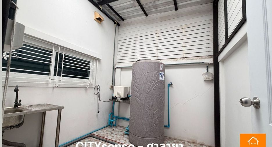 Casa adosada en venta de 2 habitaciones en Phutthamonthon, Nakhon Pathom